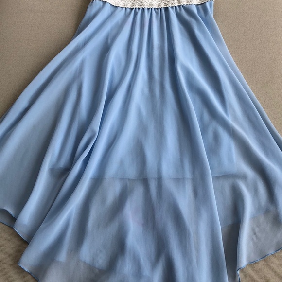 Flowy, Lace Dress - Picture 2 of 3